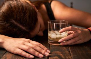 symptoms-of-addiction-alcohol